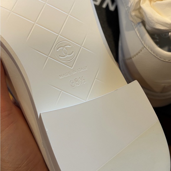 CHANEL NIB White CC Turnlock Loafers Quilted Shiny Lambskin 38.5 8.5 Blanc - Picture 7 of 12